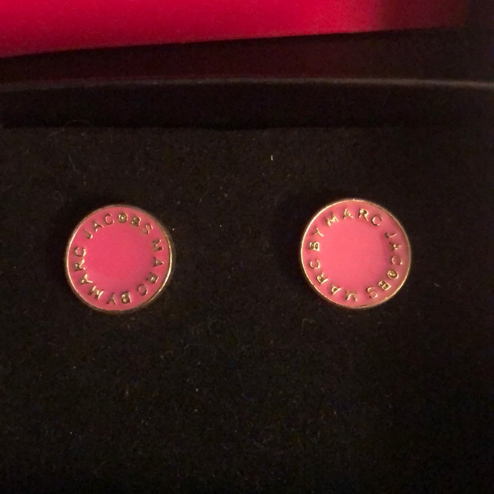 Marc by Marc Jacobs pink stud logo earrings 💕